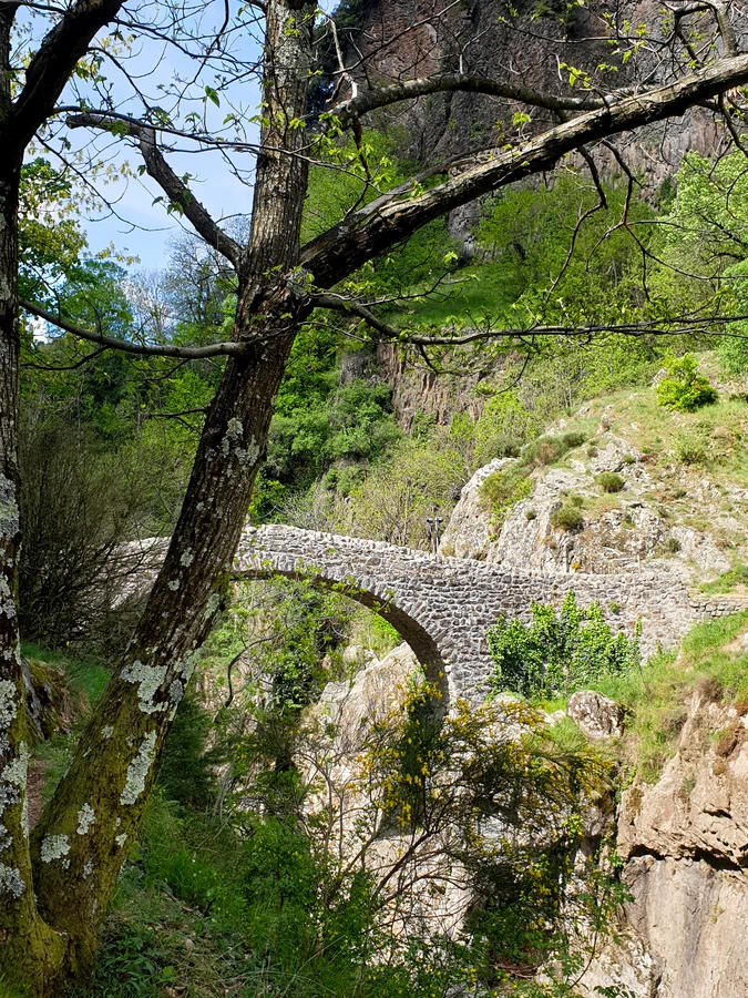 Pont de Diable in Thueyts, viewed from the walking path